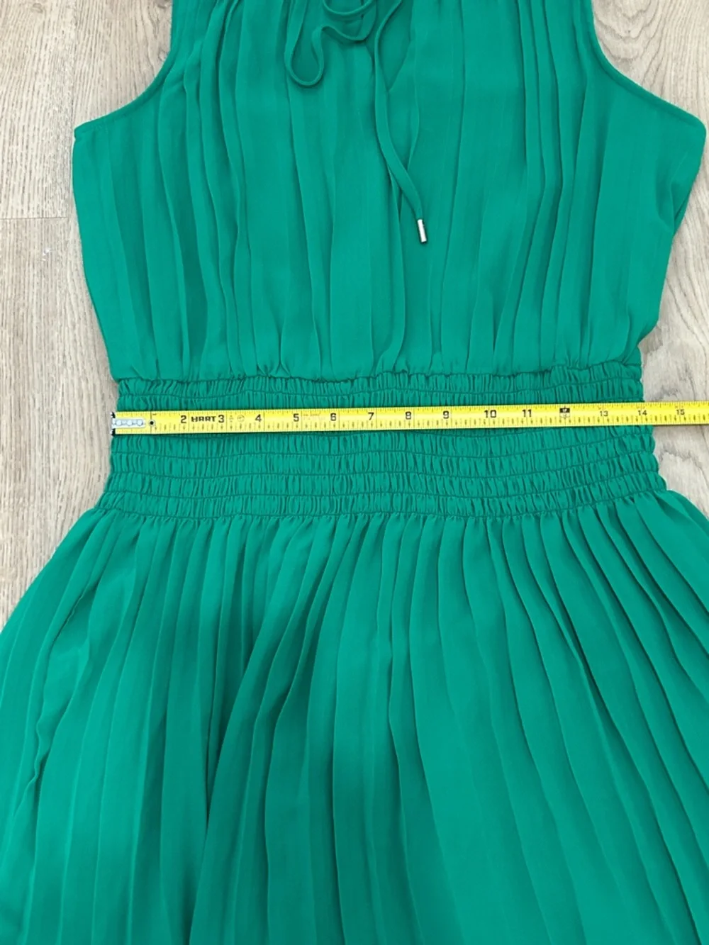 Skies Are Blue Kelly Green Pleated Sleeveless Dress EUC Size Medium - Picture 9 of 10